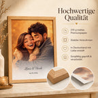Personalisiertes 3D-Cartoon-Porträt gerahmt an der Wand im Wohnzimmer