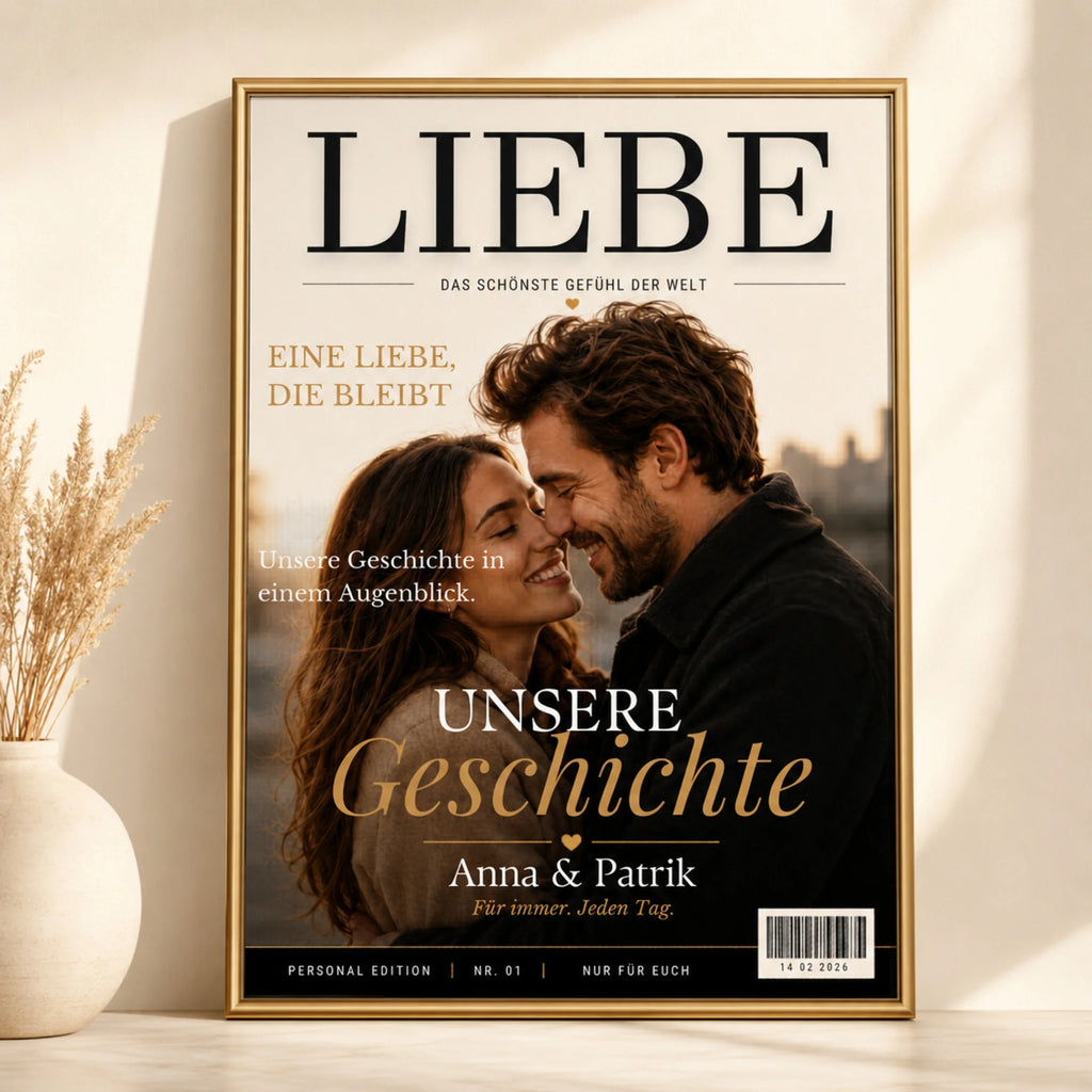 Personalisiertes Fotoposter im Magazin-Stil gerahmt an der Wand