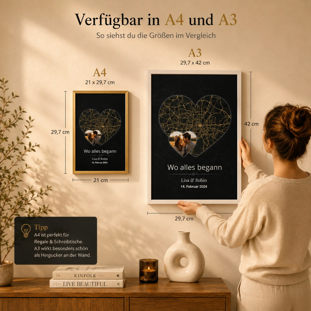 Personalisiertes Herzkarten-Poster gerahmt an der Wand im Wohnzimmer